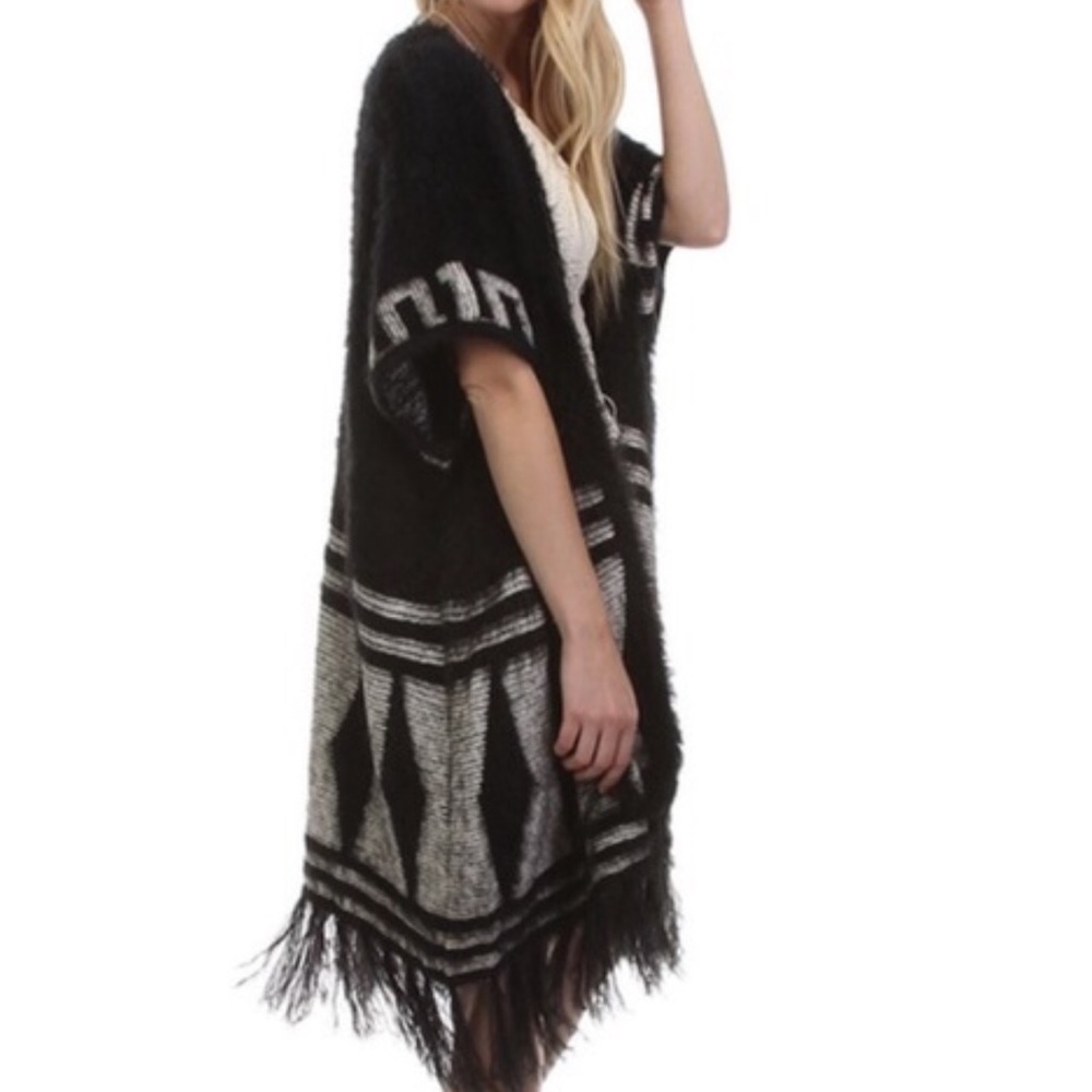 Over-Sized Tribal Print Cardigan - Picture 3 of 3